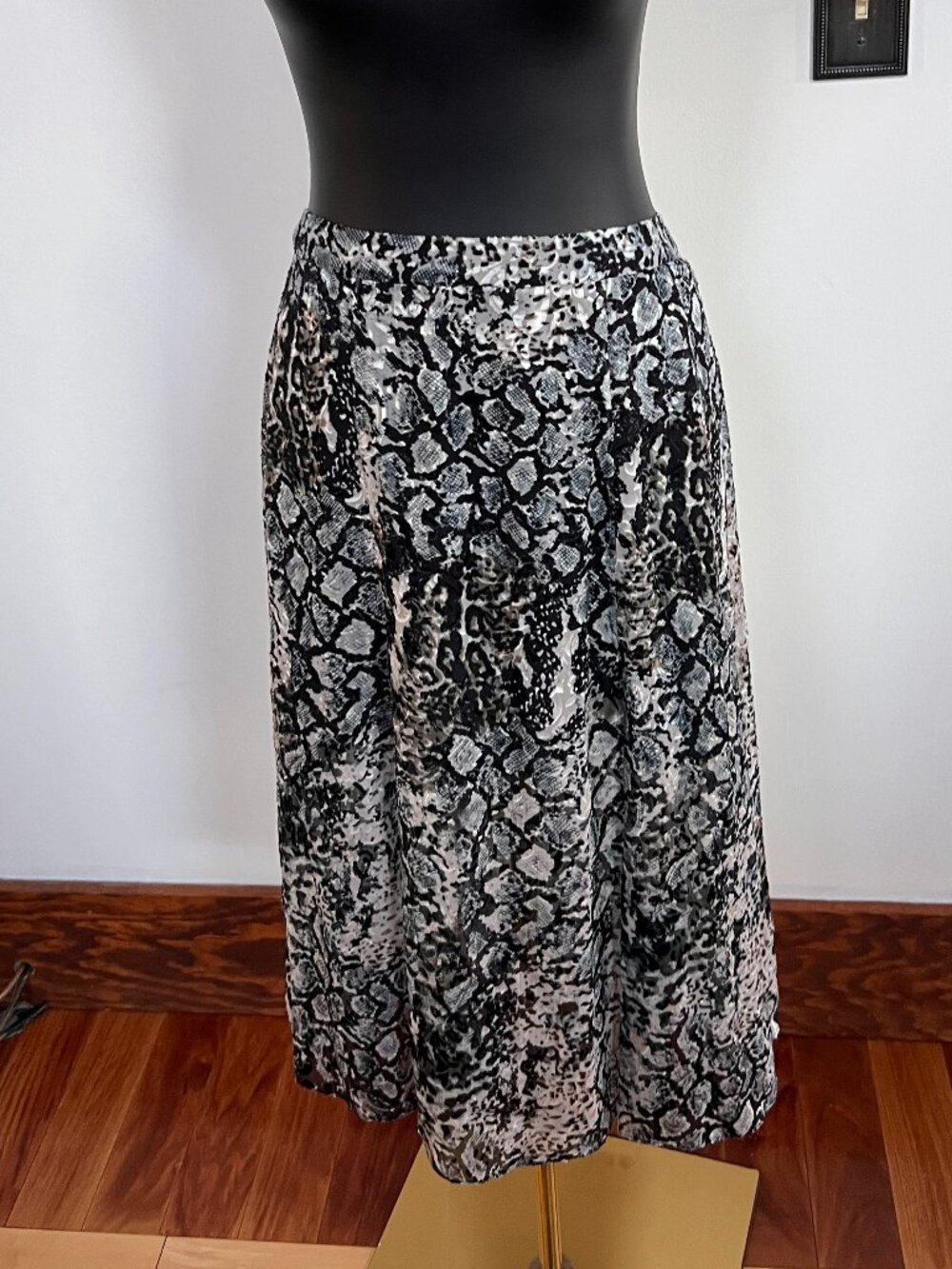 Alice + Olivia Athena Snake Print Double Slit Skirt Size P/Sm Silk